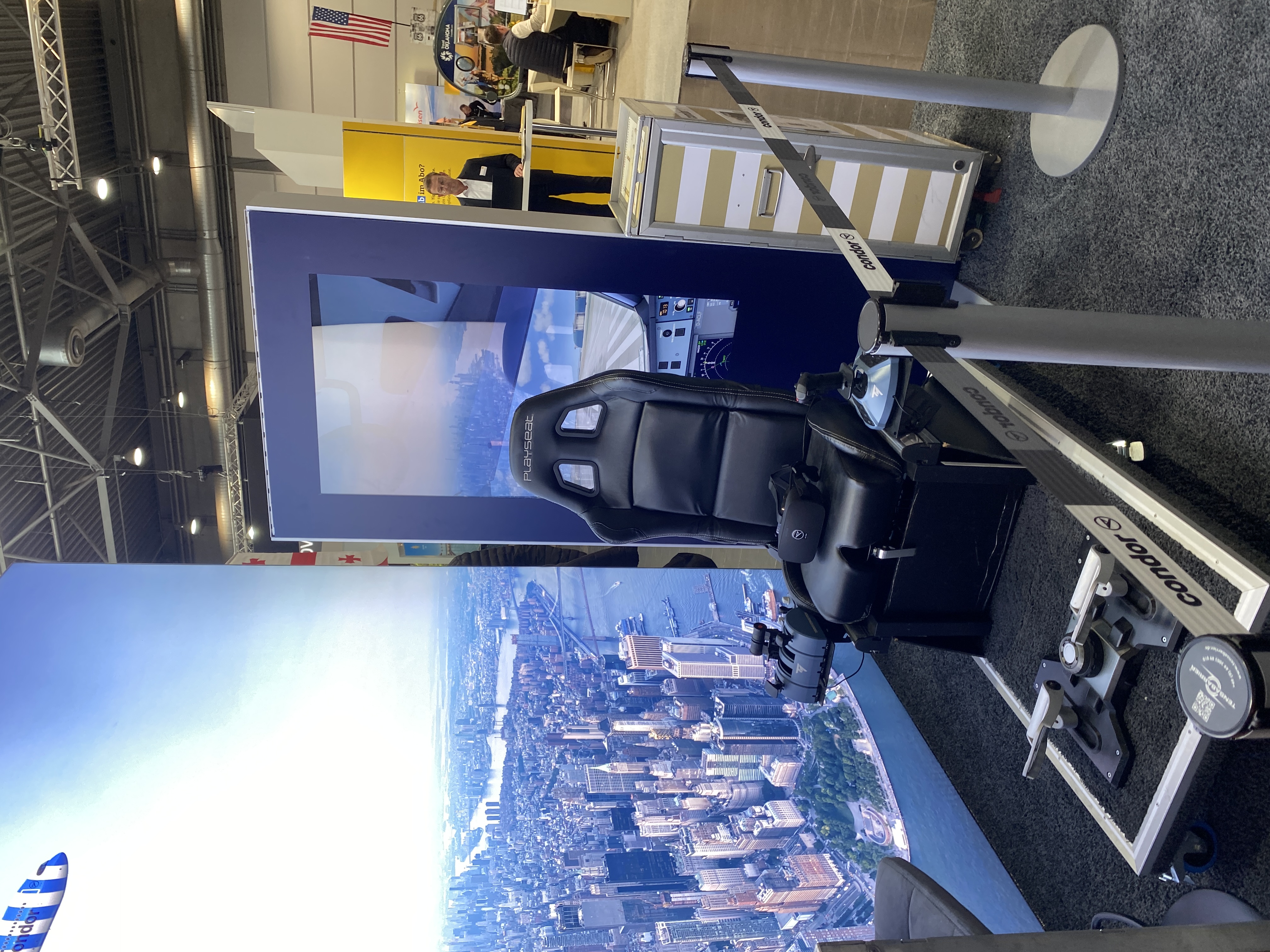 VR-Flugsimulator — Innenansicht